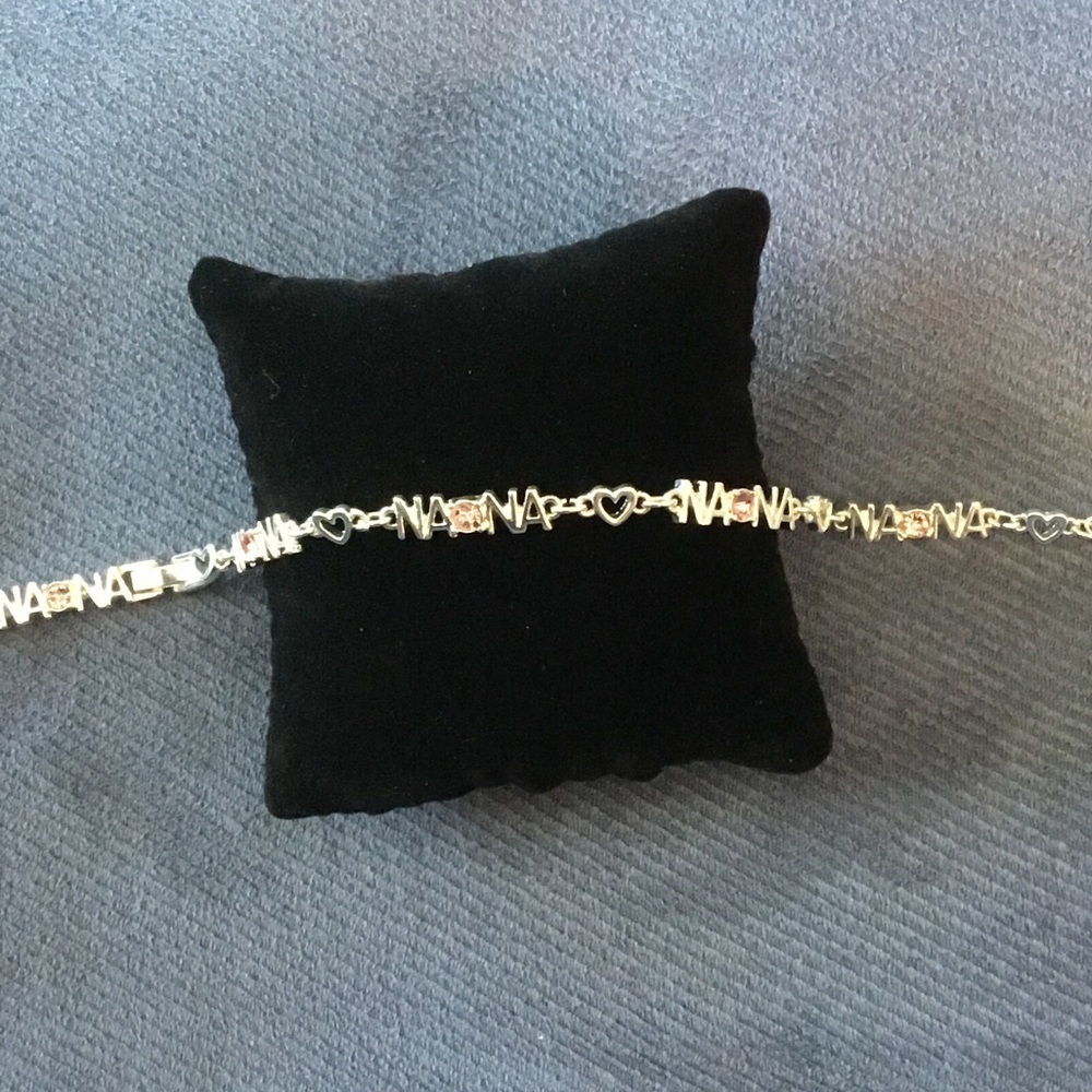 Avon Nana tennis Bracelet new in box - Picture 2 of 4